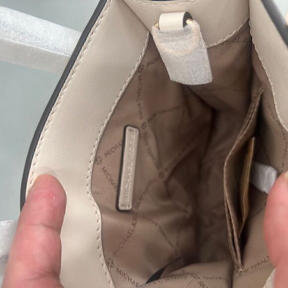 $348 Michael Kors Mercer Extra Small Pebbled Leather Crossbody Bag Minimalist - Picture 13 of 15